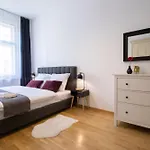 Krakovska * Praga