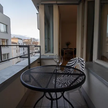 Krakovska Cr Apartment