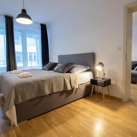 Krakovska Cr Apartment