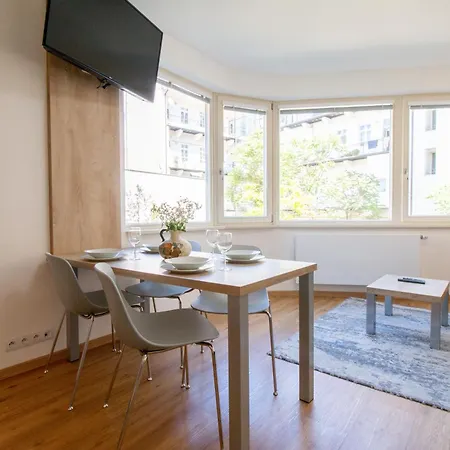 Krakovska Cr Apartment