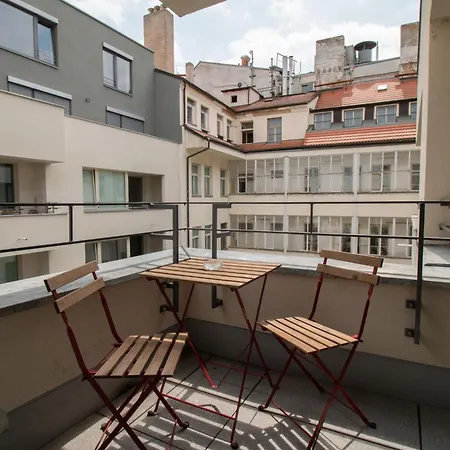 Krakovska Cr Apartment