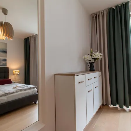 Krakovska Cr Apartment *