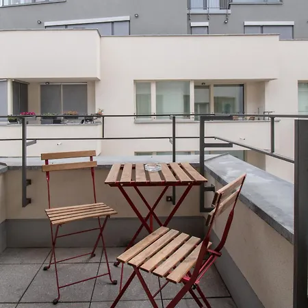 Krakovska Cr Apartment