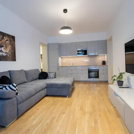Krakovska Apartment