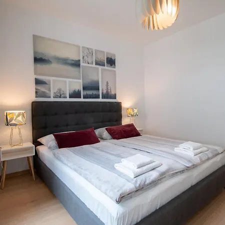Krakovska Cr Apartment