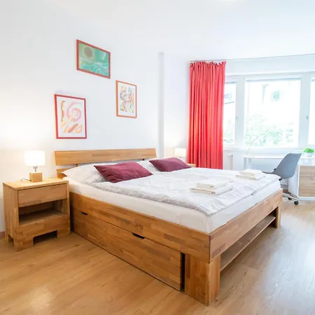 Krakovska Cr Apartment *