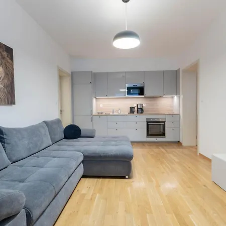 Krakovska Apartment